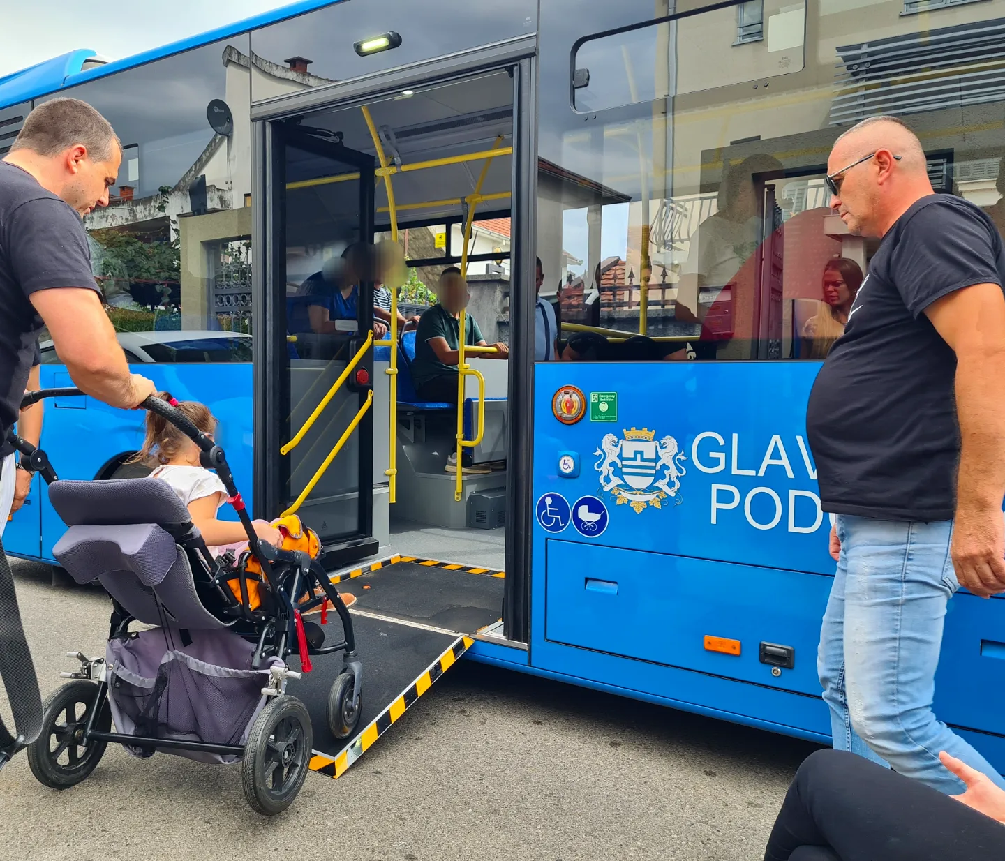 Za korisnike JU “Dnevni centar za djecu i omladinu sa smetnjama i poteškoćama u razvoju” organizovana promotivna vožnja gradskim autobusima