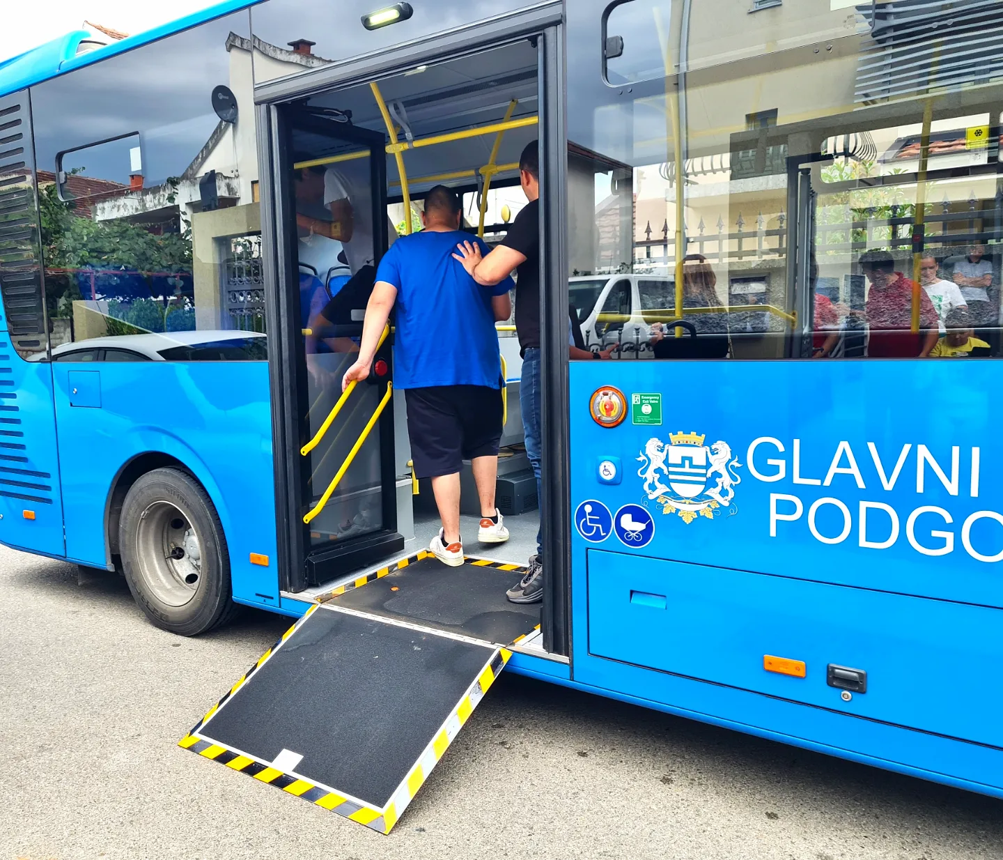 Za korisnike JU “Dnevni centar za djecu i omladinu sa smetnjama i poteškoćama u razvoju” organizovana promotivna vožnja gradskim autobusima