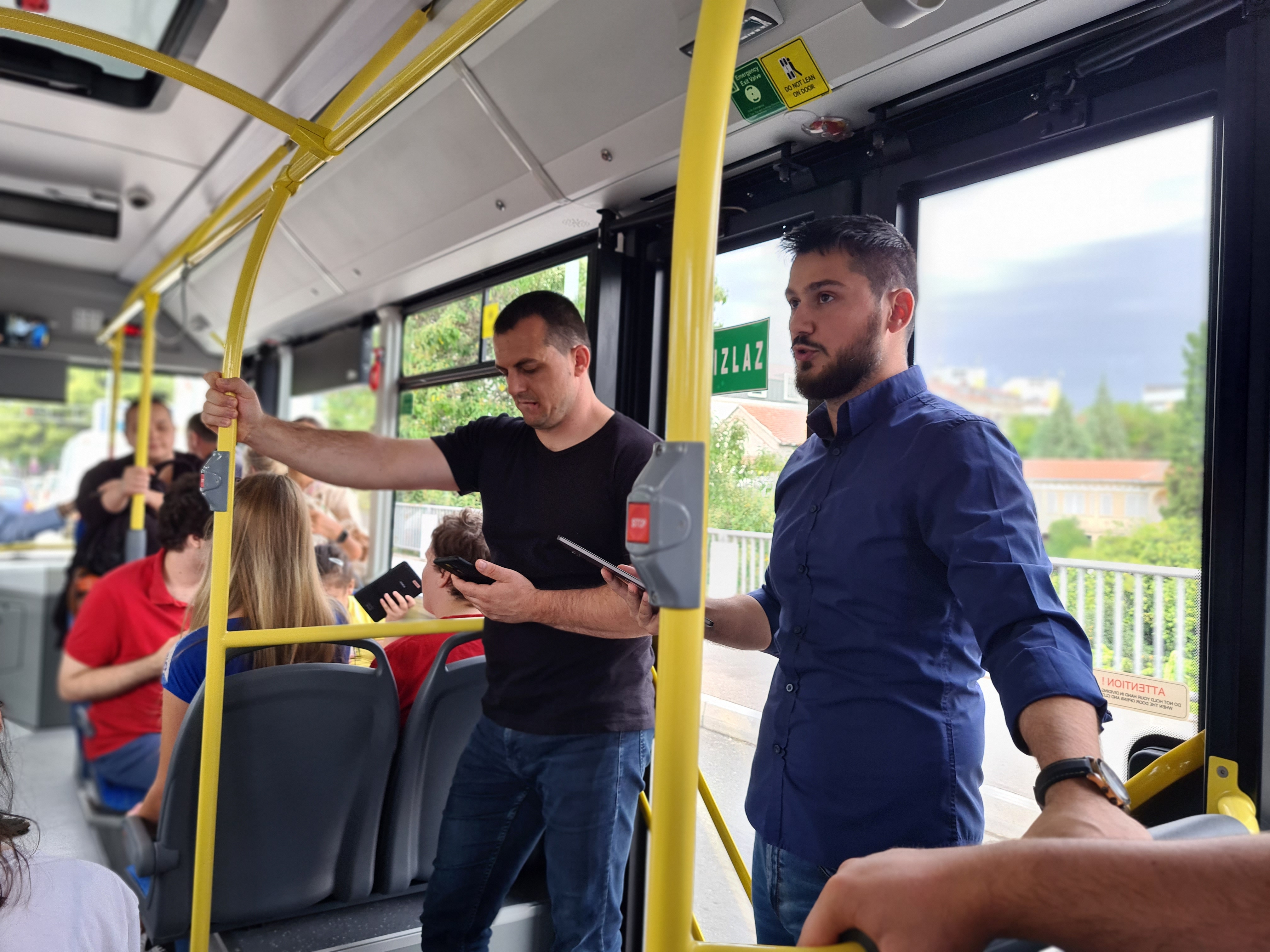 Za korisnike JU “Dnevni centar za djecu i omladinu sa smetnjama i poteškoćama u razvoju” organizovana promotivna vožnja gradskim autobusima