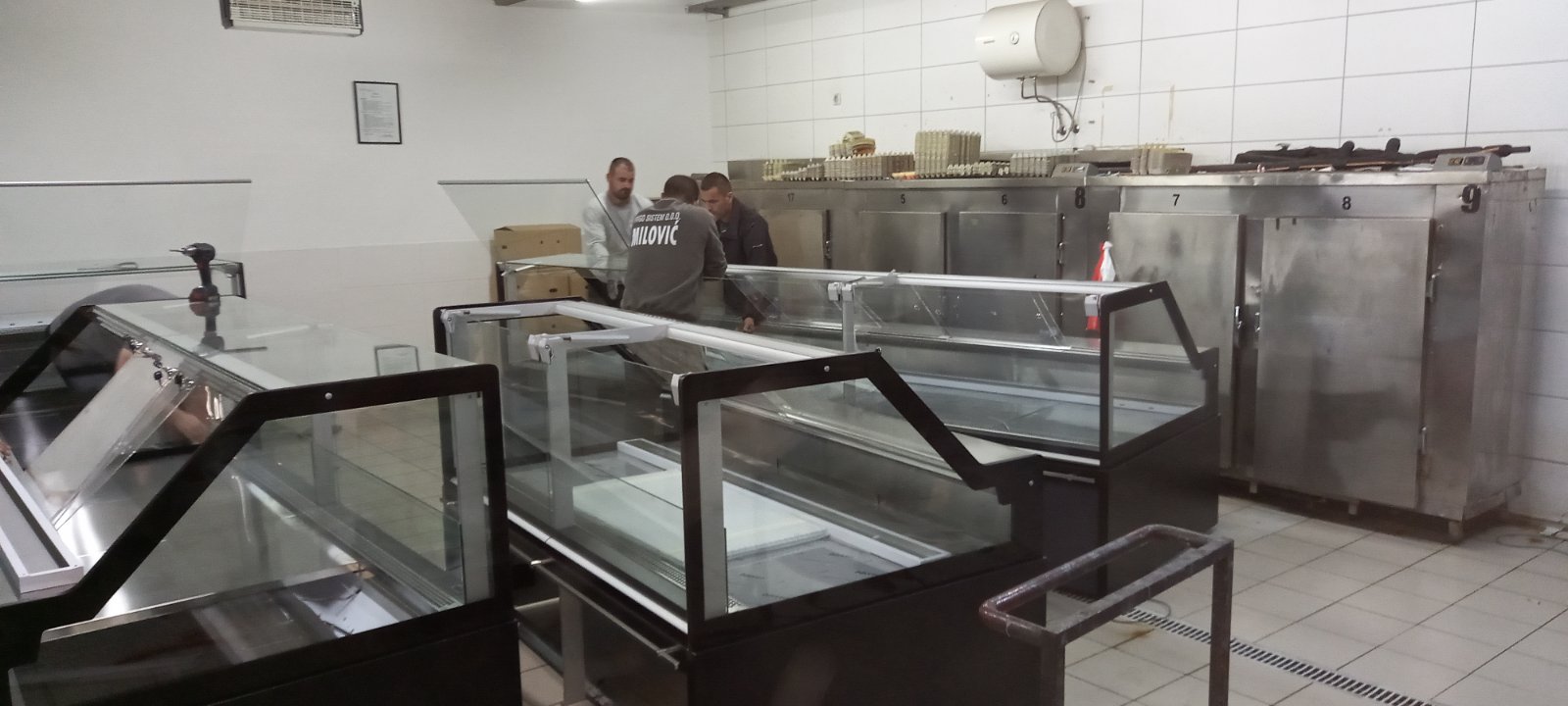 Nove vitrine u TC "Pobrežje"