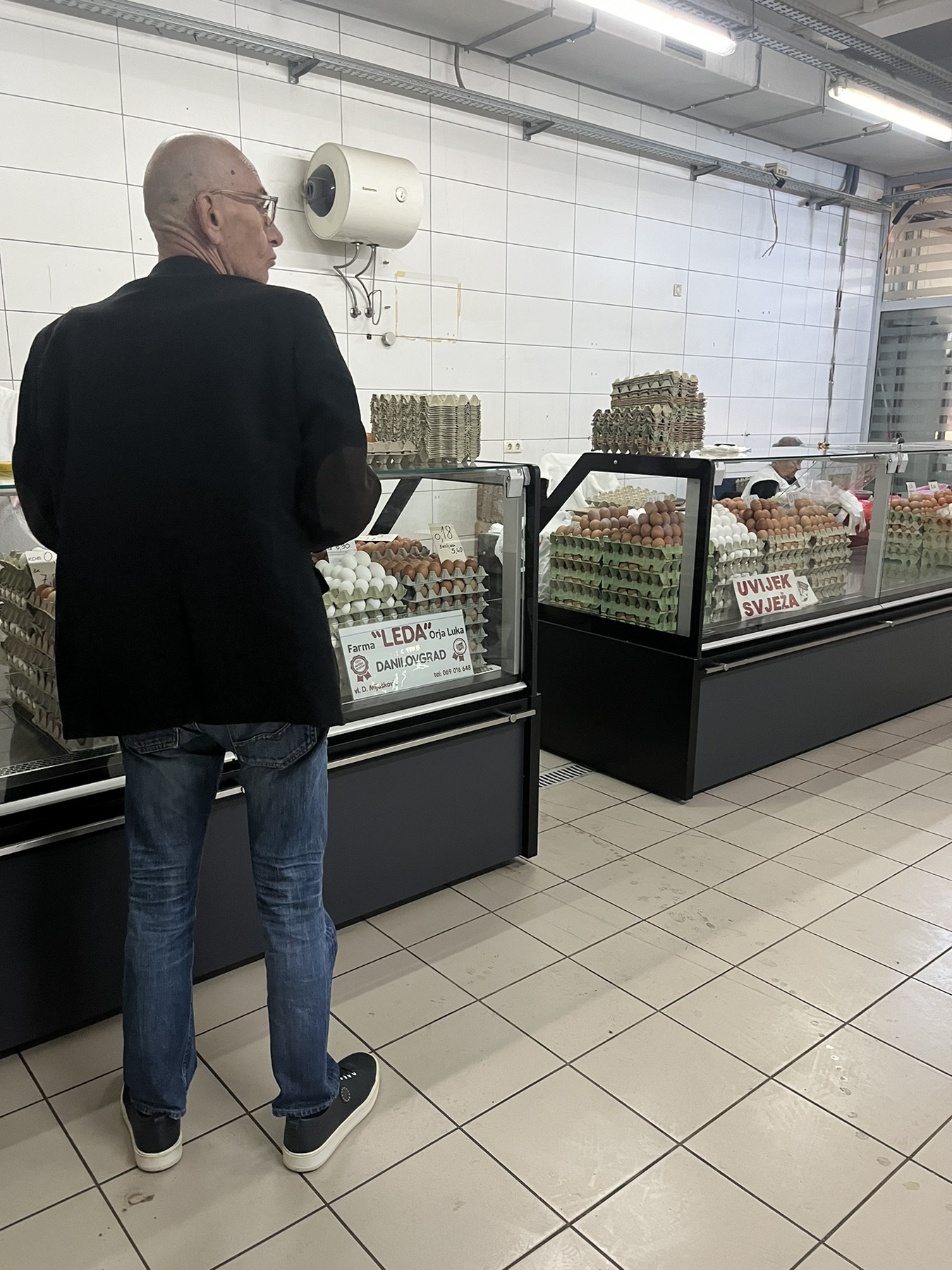 Nove vitrine u TC "Pobrežje"