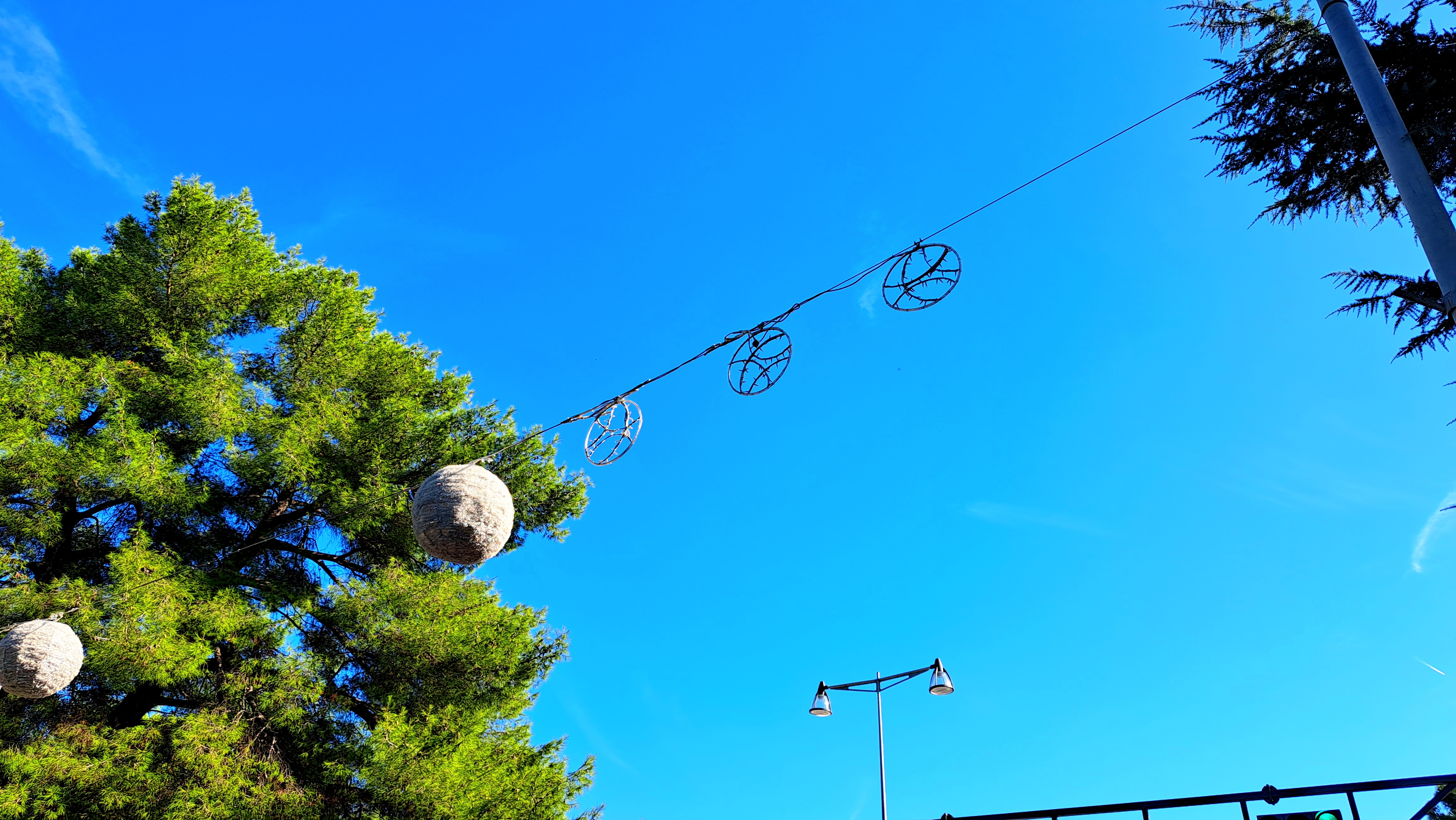 Počeli radovi na novogodišnjem ukrašavanju Podgorice