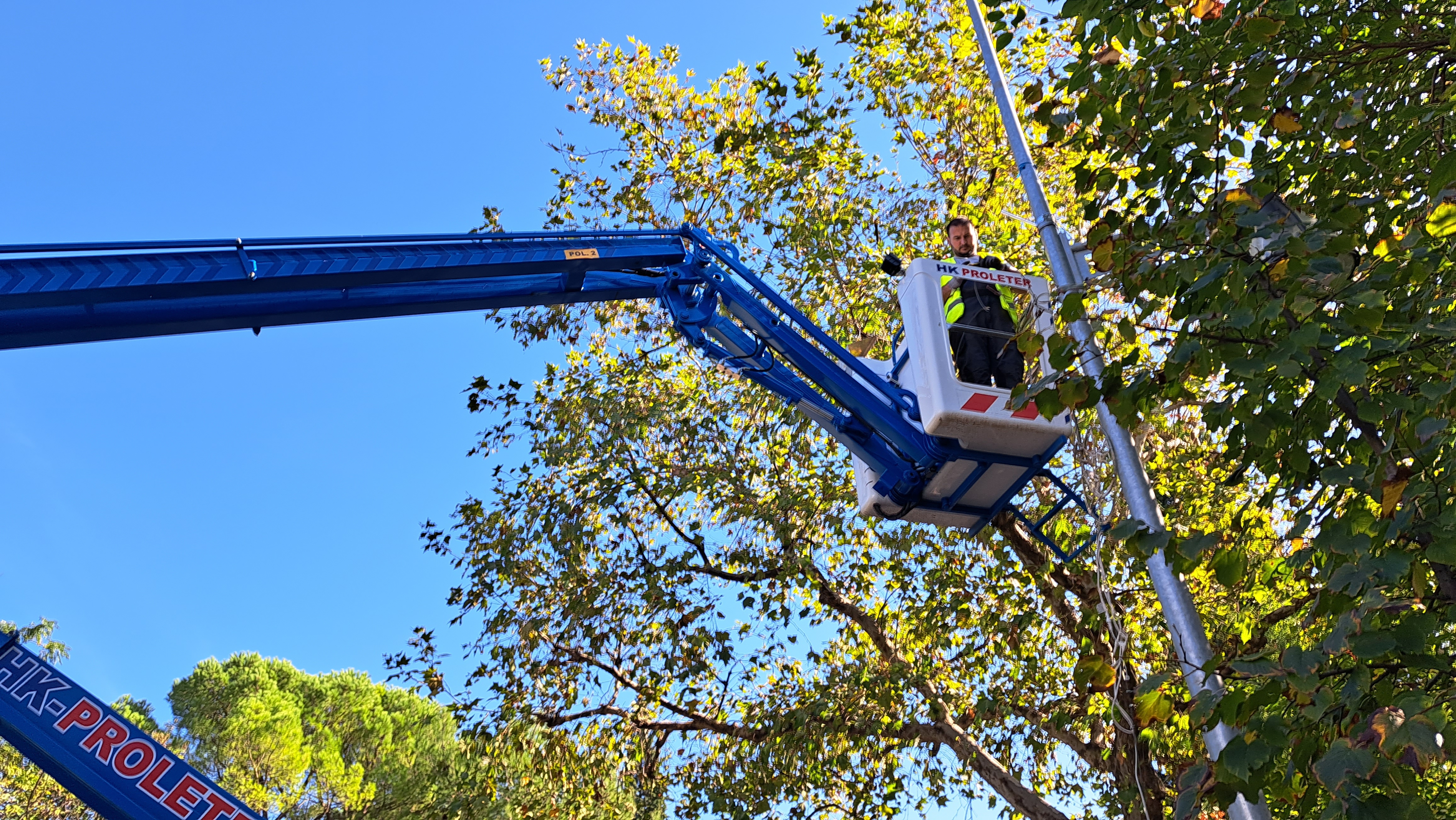 Počeli radovi na novogodišnjem ukrašavanju Podgorice