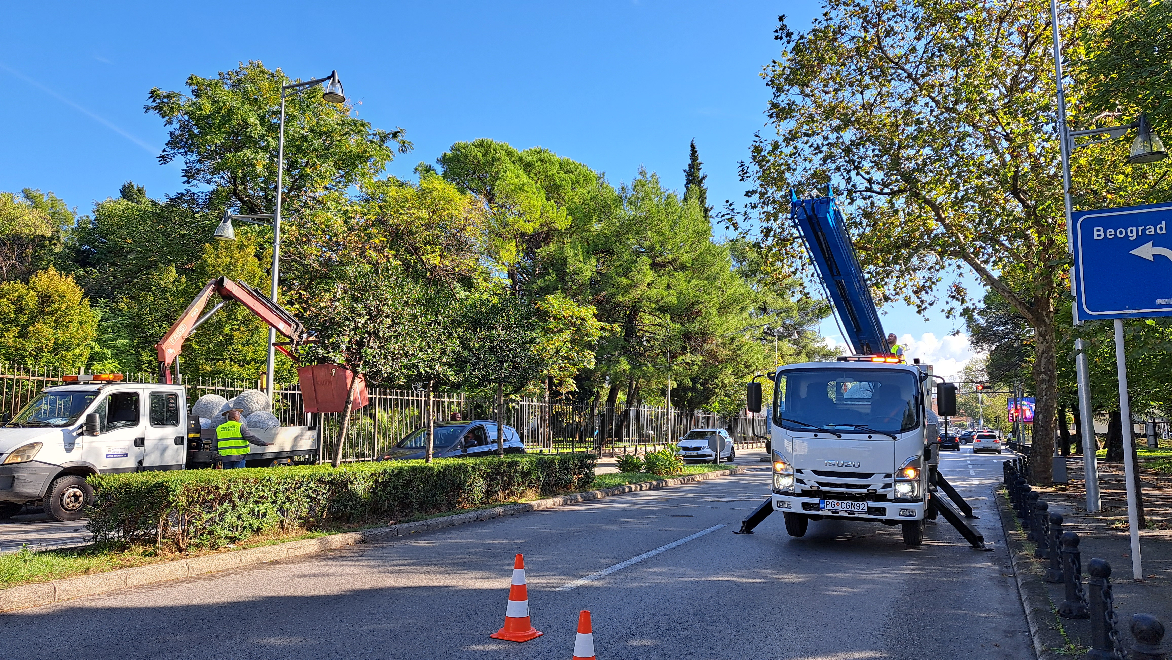 Počeli radovi na novogodišnjem ukrašavanju Podgorice