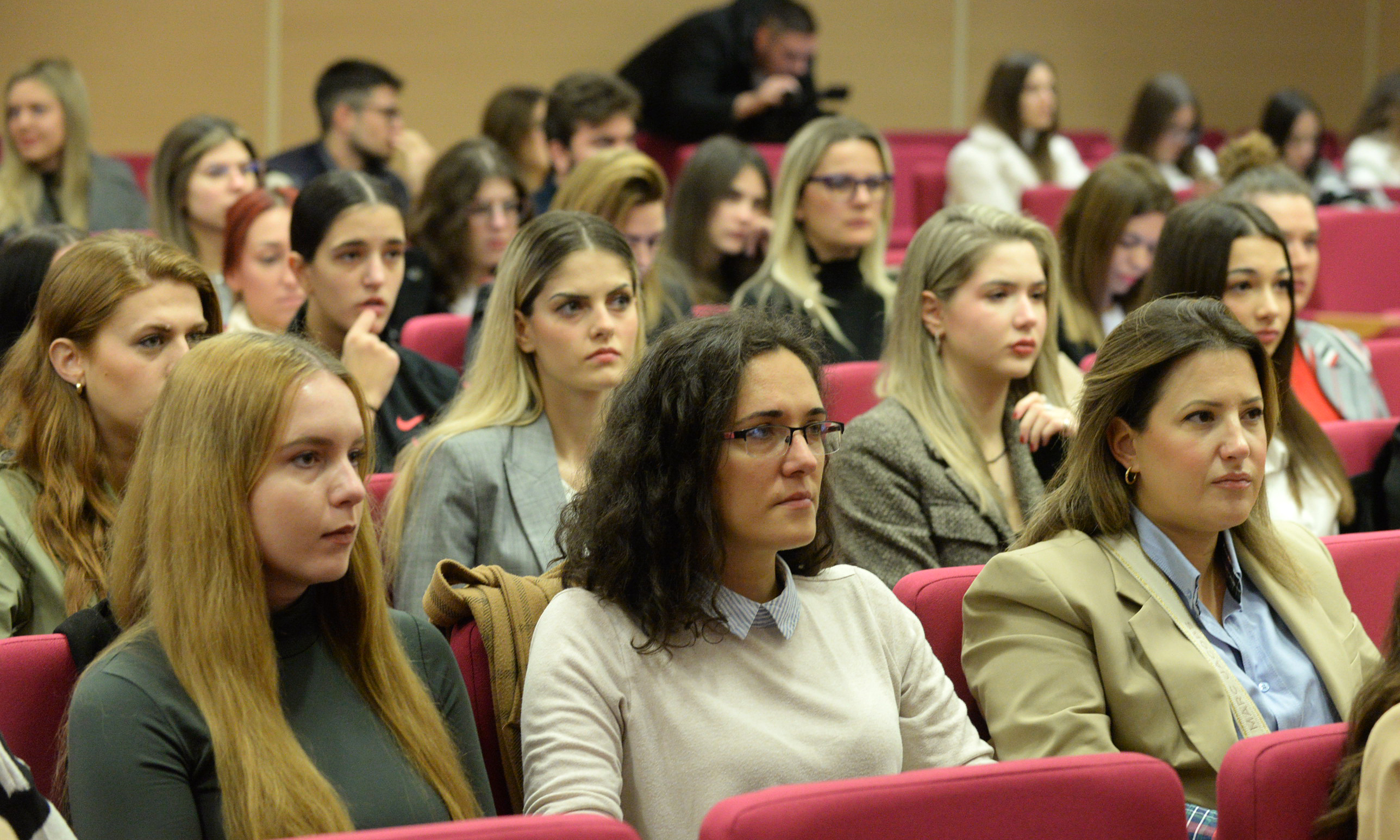 Panel-diskusija u Skupštini Glavnog grada: Dosljednošću i upornošću protiv nasilja nad ženama