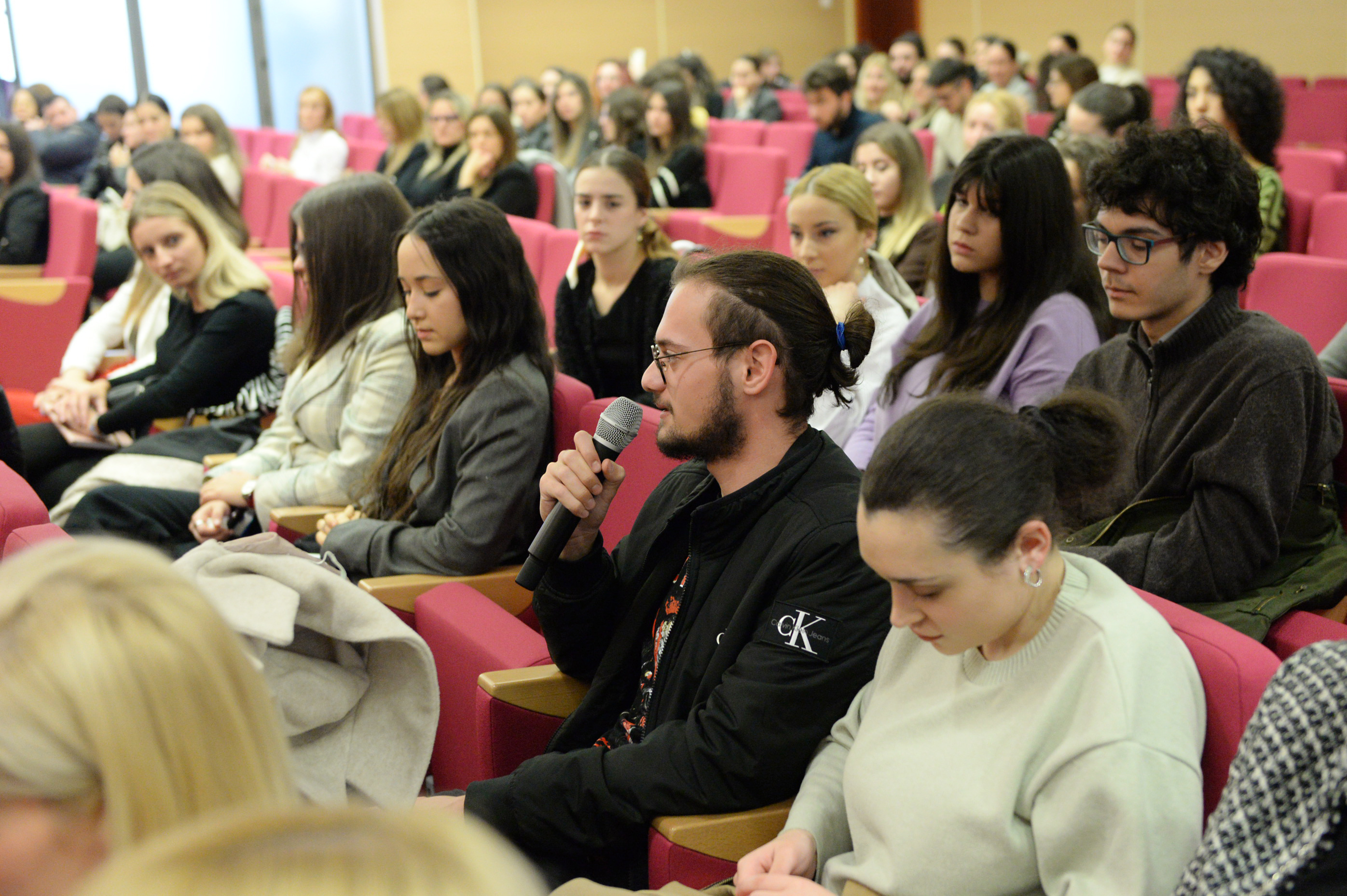 Panel-diskusija u Skupštini Glavnog grada: Dosljednošću i upornošću protiv nasilja nad ženama