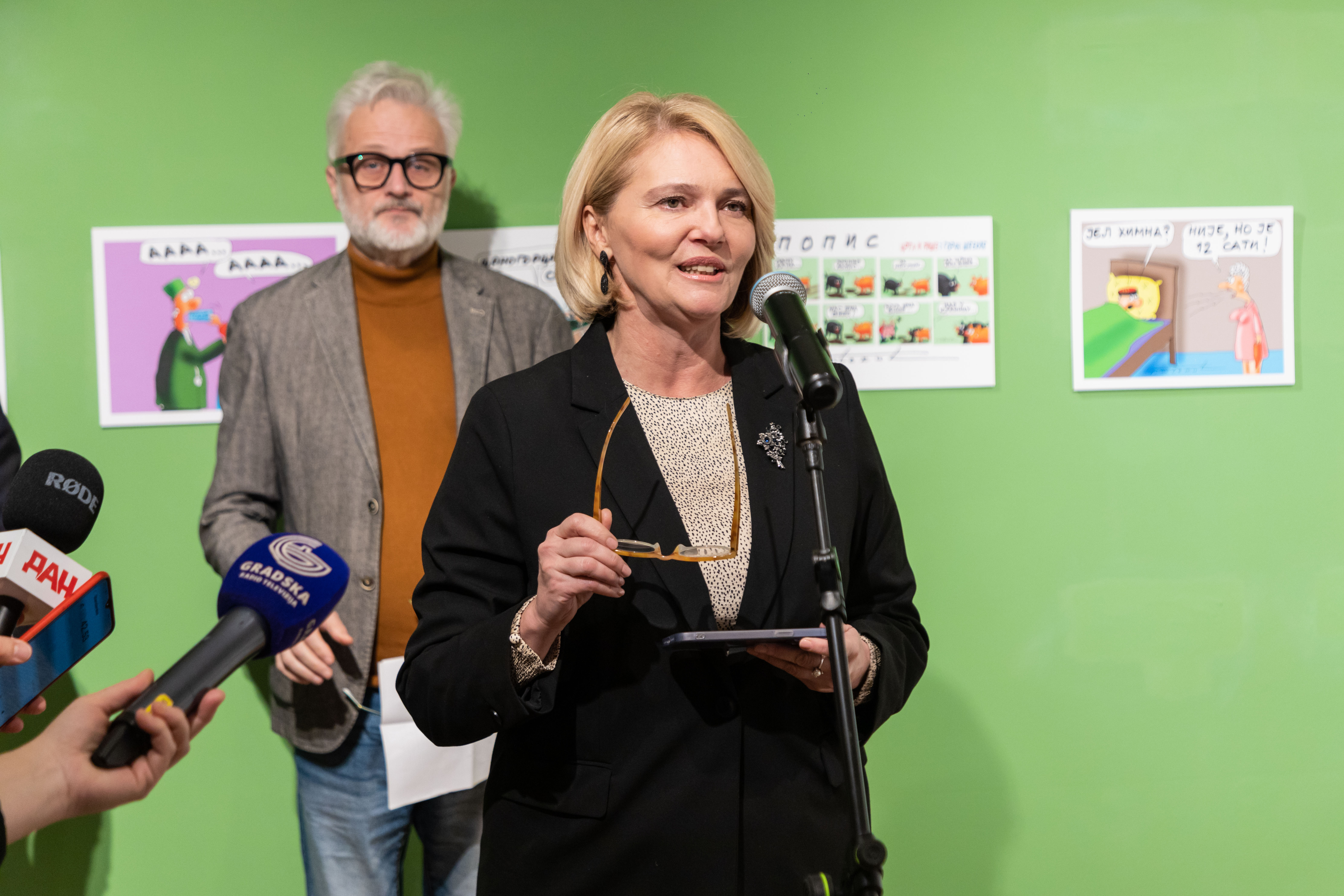 Izložba karikaturiste Gorana Šćekića otvorena u Kuslevovoj kući