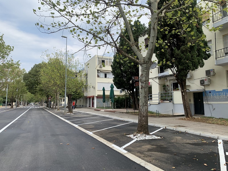 Rekonstruisana Ulica Vasa Raičkovića: Savremena sabraćajnica sa 58 parking mjesta, novim drvoredom i mobilijarom