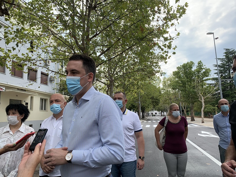 Rekonstruisana Ulica Vasa Raičkovića: Savremena sabraćajnica sa 58 parking mjesta, novim drvoredom i mobilijarom