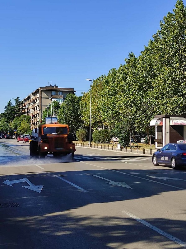 U cilju sprječavanja širenja koronavirusa ekipe gradske Čistoće svakodnevno dezinfikuju javne površine