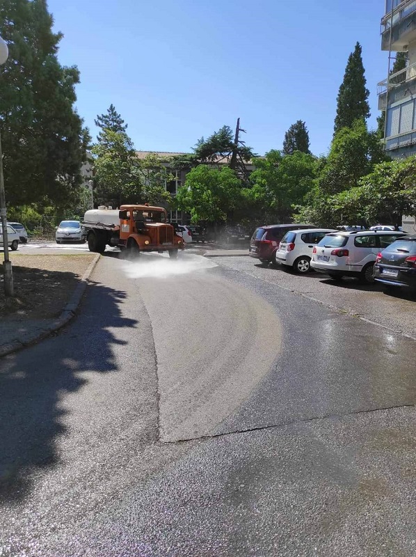 U cilju sprječavanja širenja koronavirusa ekipe gradske Čistoće svakodnevno dezinfikuju javne površine