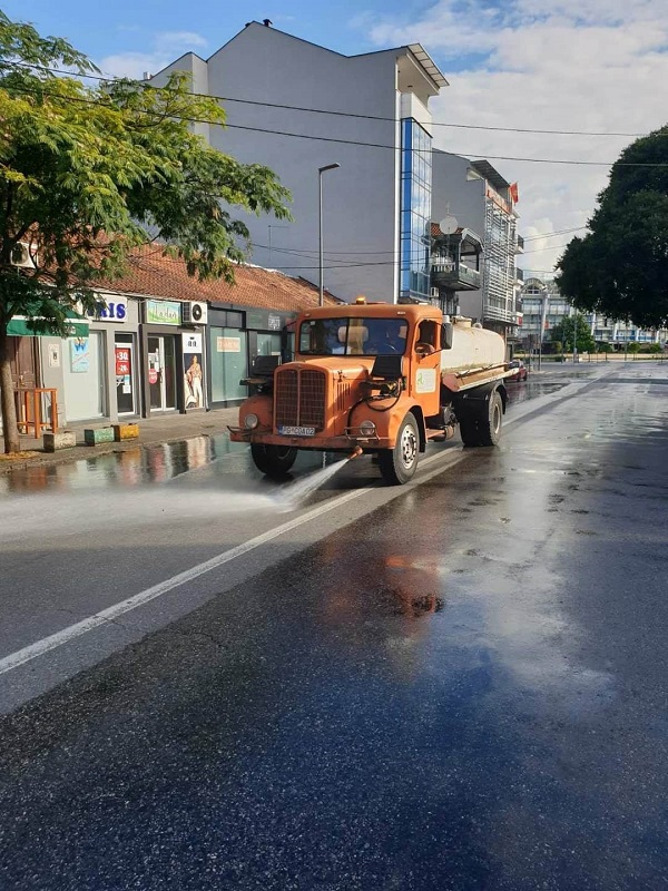 U cilju sprječavanja širenja koronavirusa ekipe gradske Čistoće svakodnevno dezinfikuju javne površine