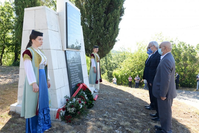 Gradonačelnik Vuković sa predstavnicima boraca i antifašista Podgorice obišao obnovljeni spomenik na Ravnom lazu