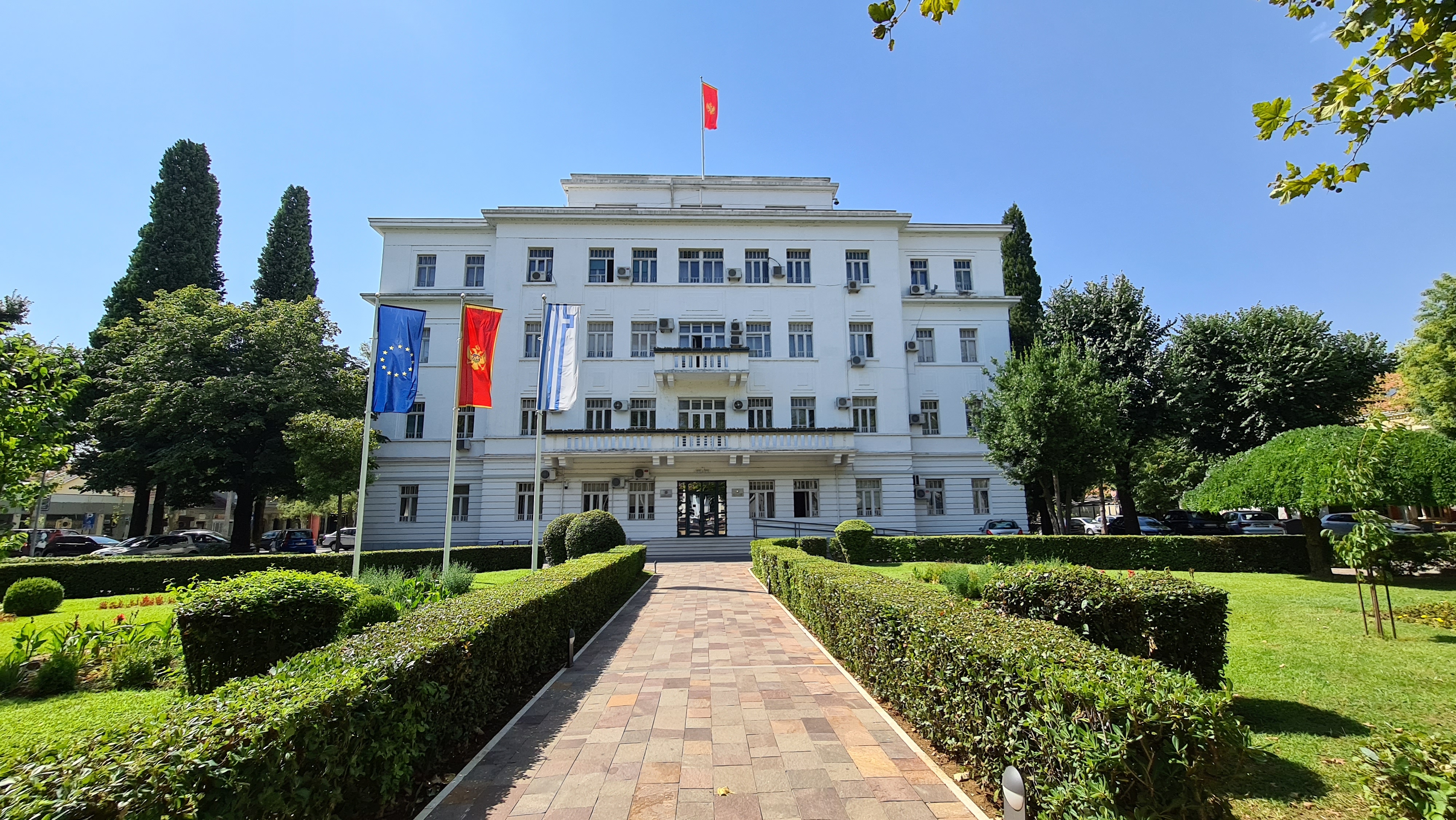 Glavni grad i ove godine poklanja udžbenike svim podgoričkim prvacima