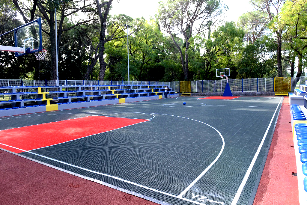 Završena rekonstrukcija košarkaškog igrališta u Njegoševom parku; Novi izgled kultnog mjesta podgoričkog sporta