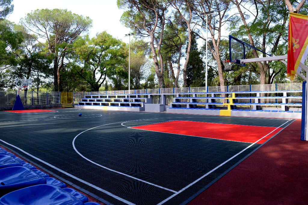 Završena rekonstrukcija košarkaškog igrališta u Njegoševom parku; Novi izgled kultnog mjesta podgoričkog sporta