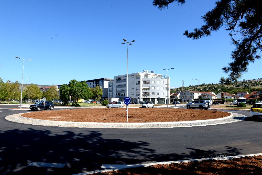 Podgorica dobila još jedan kružni tok: Završena izgradnja kružne raskrsnice ulica Meše Selimovića i Blaža Jovanovića