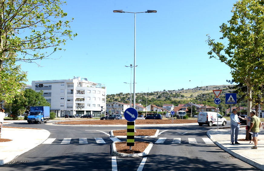 Podgorica dobila još jedan kružni tok: Završena izgradnja kružne raskrsnice ulica Meše Selimovića i Blaža Jovanovića