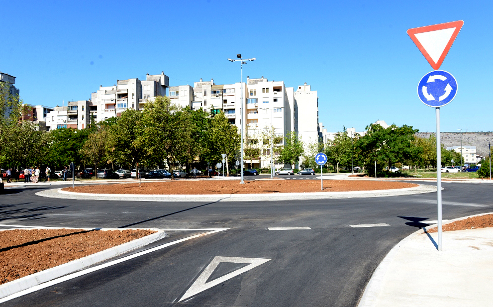 Podgorica dobila još jedan kružni tok: Završena izgradnja kružne raskrsnice ulica Meše Selimovića i Blaža Jovanovića