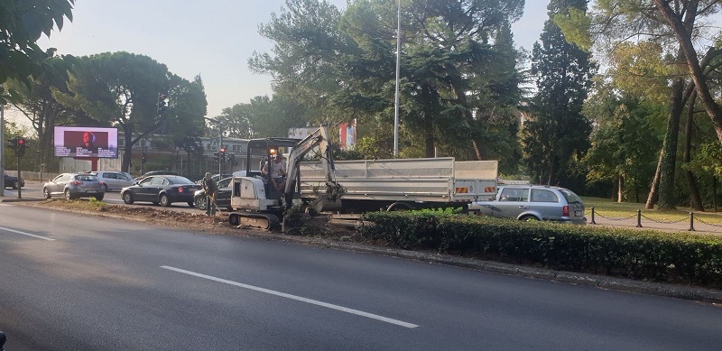 Počeli radovi na pejzažnom uređenju radzdjelnih ostrva na Bulevaru Svetog Petra Cetinjskog