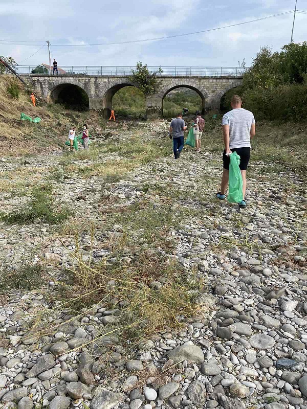 Akcijom čišćenja korita rijeke Sitnice Glavni grad obilježio Međunarodni dan čišćenja obala