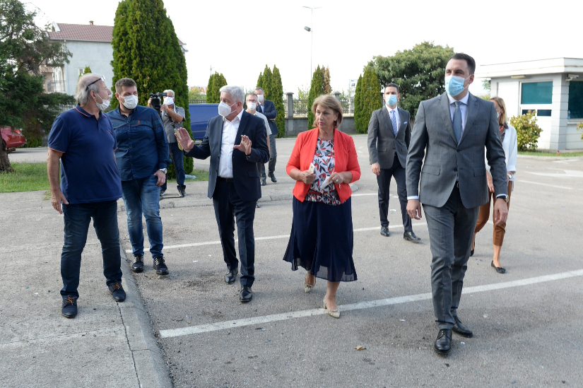 Vlada, Glavni grad i Privredna komora pomoći će kompanijama čiji su objekti izgoreli u požaru na Karabuškom polju