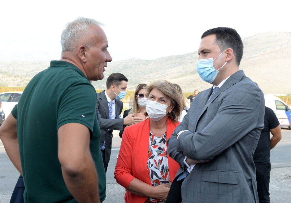 Vlada, Glavni grad i Privredna komora pomoći će kompanijama čiji su objekti izgoreli u požaru na Karabuškom polju