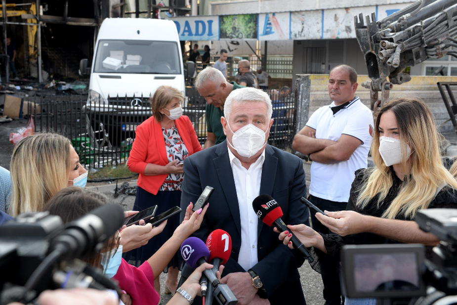 Vlada, Glavni grad i Privredna komora pomoći će kompanijama čiji su objekti izgoreli u požaru na Karabuškom polju