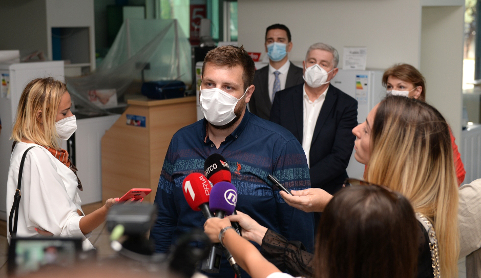Vlada, Glavni grad i Privredna komora pomoći će kompanijama čiji su objekti izgoreli u požaru na Karabuškom polju
