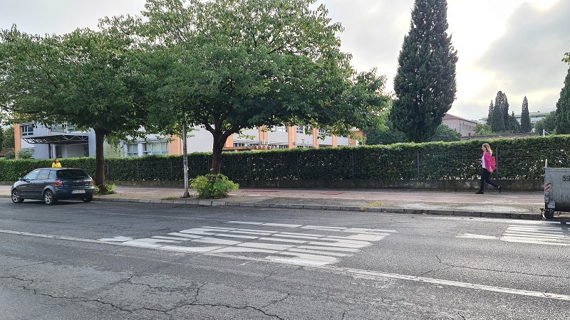 U susret novoj školskoj godini Putevi obnavljaju horizontalnu signalizaciju ispred obrazovnih ustanova