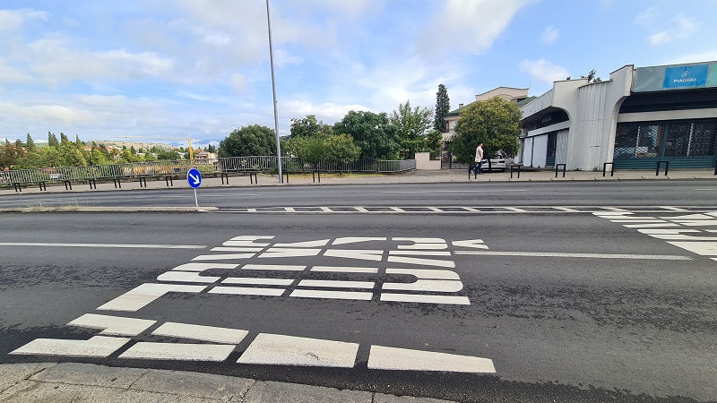 U susret novoj školskoj godini Putevi obnavljaju horizontalnu signalizaciju ispred obrazovnih ustanova
