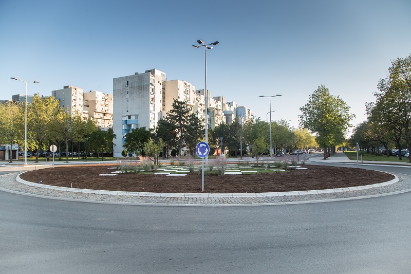 Pejzažno uređen novi kružni tok u Bloku V