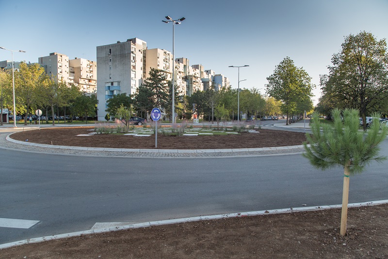 Pejzažno uređen novi kružni tok u Bloku V