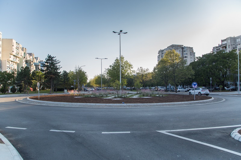 Pejzažno uređen novi kružni tok u Bloku V