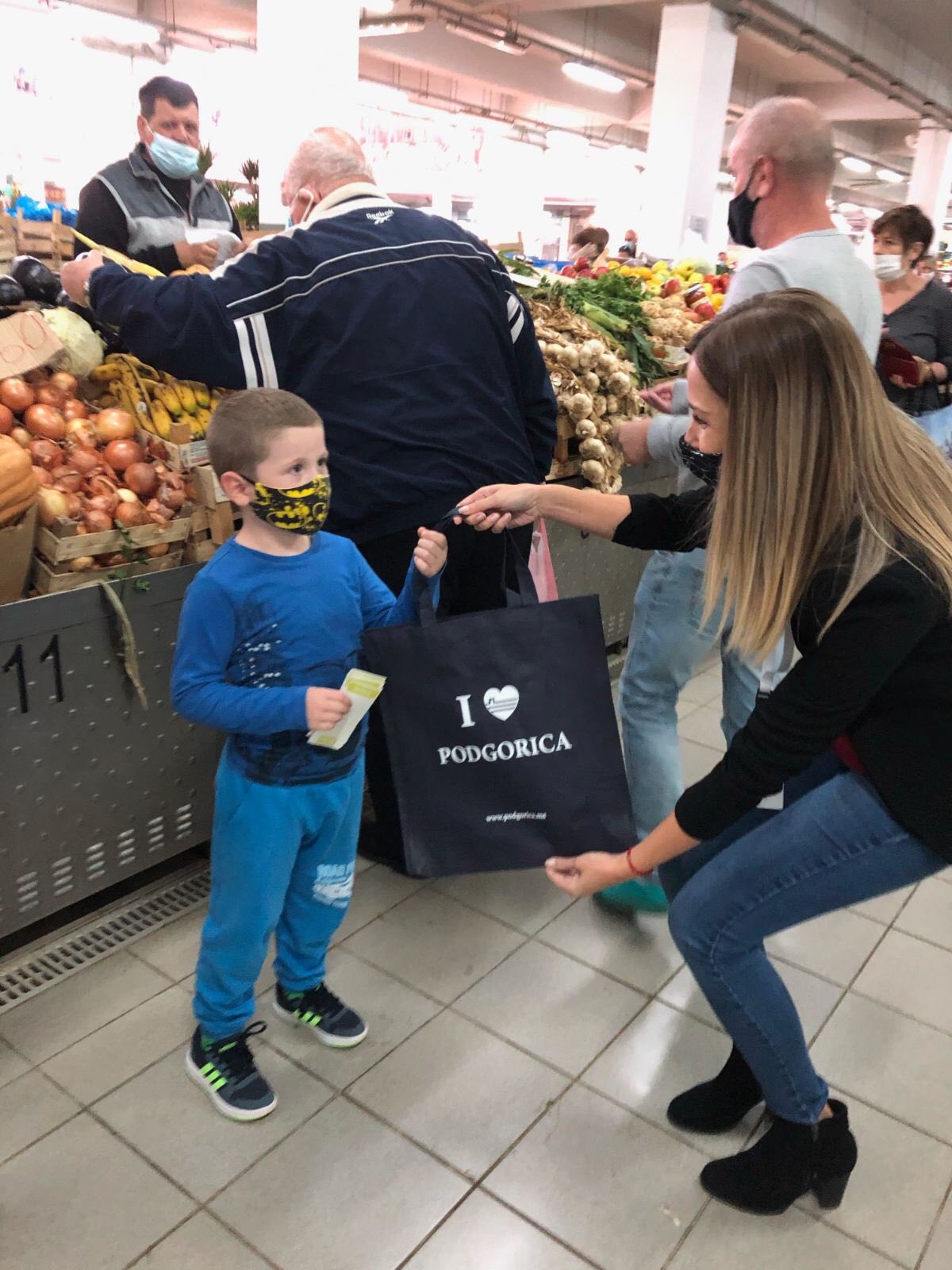 Akcija "Kesa je više previše" na pijaci na Pobrežju i u tržnim centrima "Bazar" i "Forum"