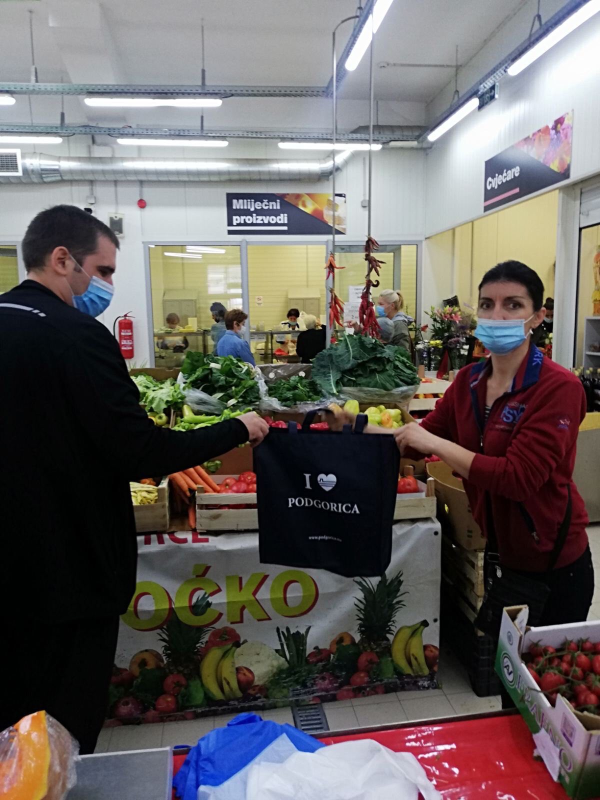 Akcija "Kesa je više previše" na pijaci na Pobrežju i u tržnim centrima "Bazar" i "Forum"
