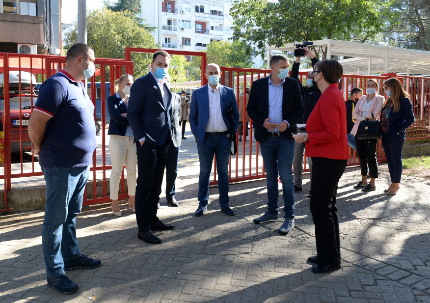 Uređena mikrolokacija ispred OŠ "Maksim Gorki"