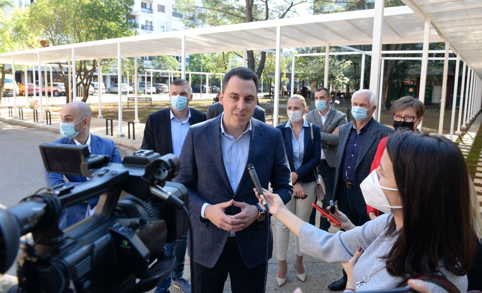 Uređena mikrolokacija ispred OŠ "Maksim Gorki"