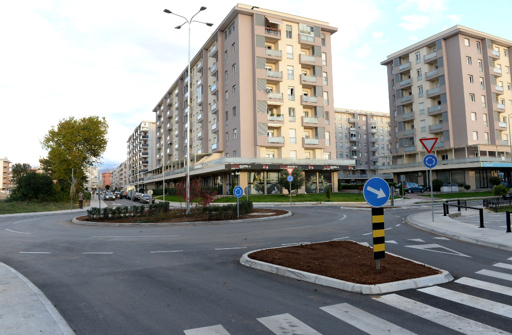 Pejzažno uređen kružni tok u ulici Vojvode Maša Đurovića u City kvartu