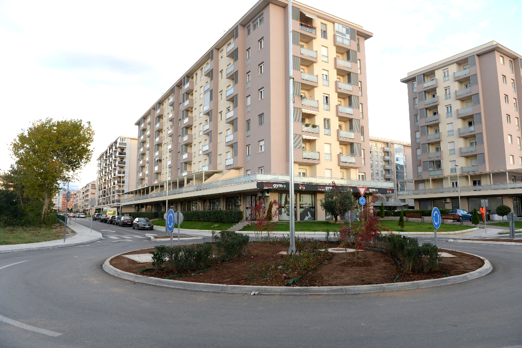 Pejzažno uređen kružni tok u ulici Vojvode Maša Đurovića u City kvartu