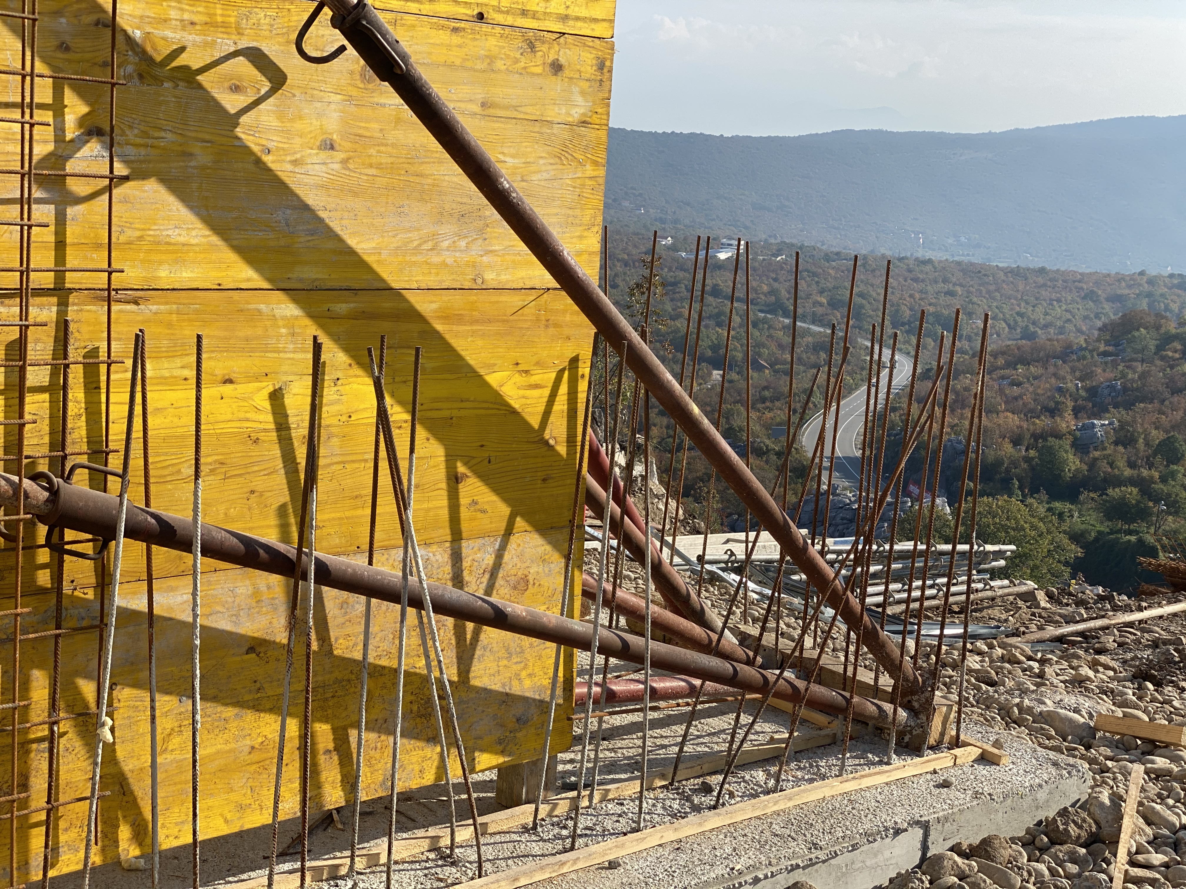 Ekipe gradskog Vodovoda izvode radove na izgradnji rezervoara i pristupnog puta na Kažića glavici