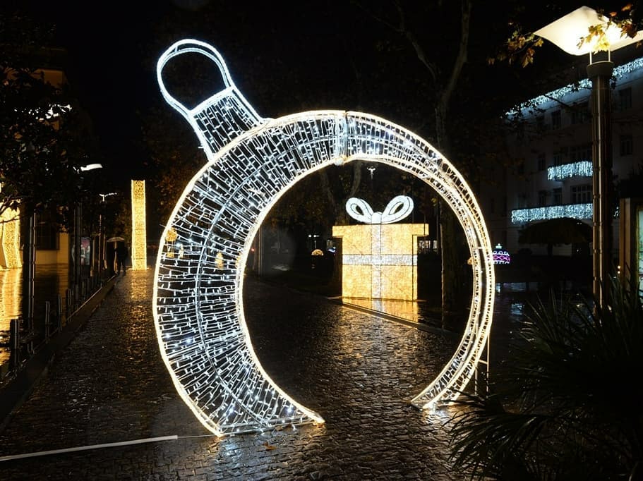 Počelo novogodišnje ukrašavanje Podgorice