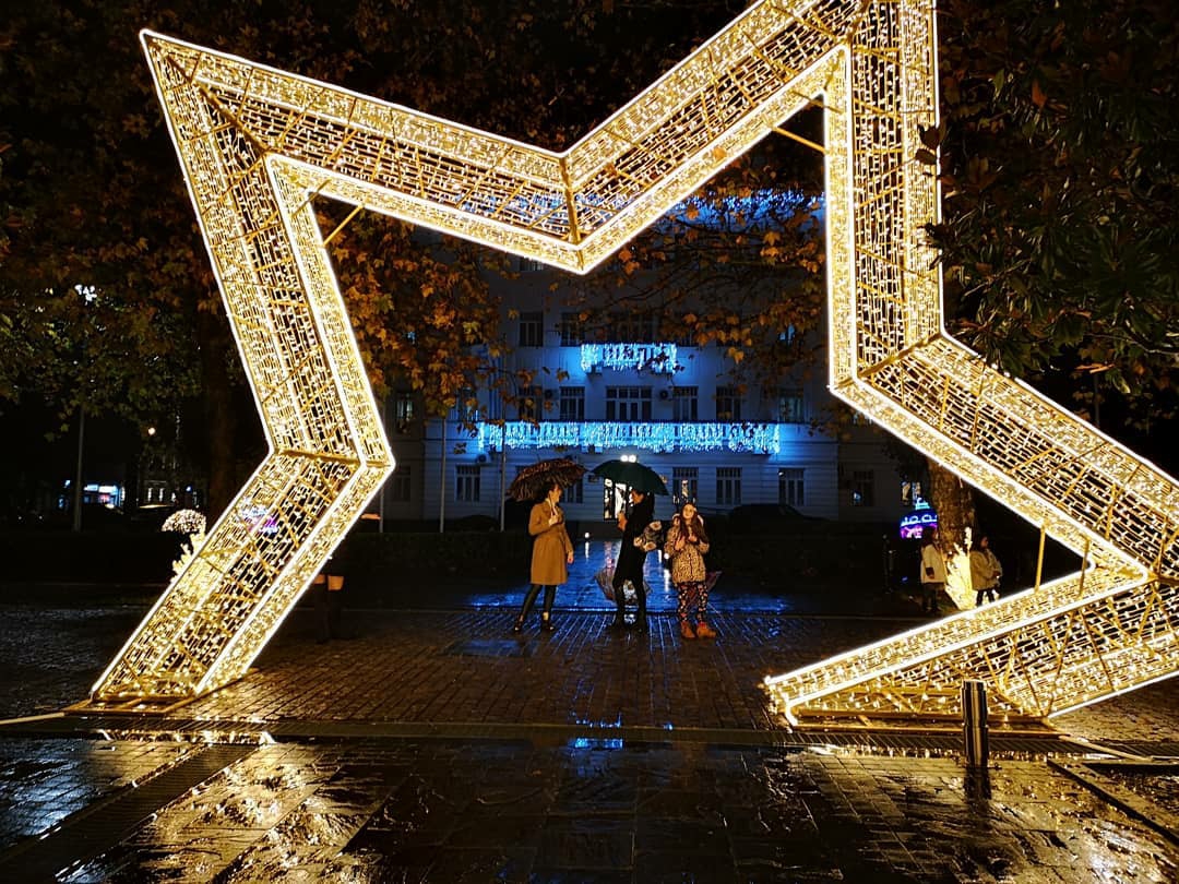 Počelo novogodišnje ukrašavanje Podgorice