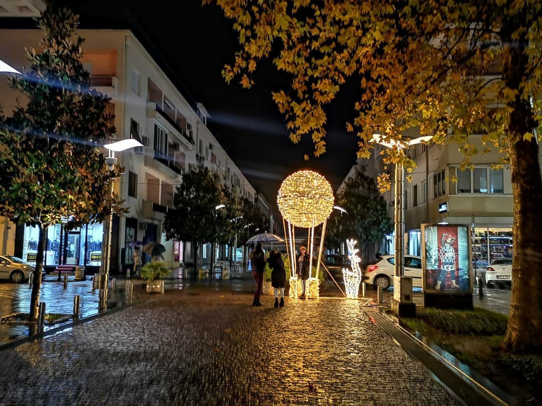 Počelo novogodišnje ukrašavanje Podgorice