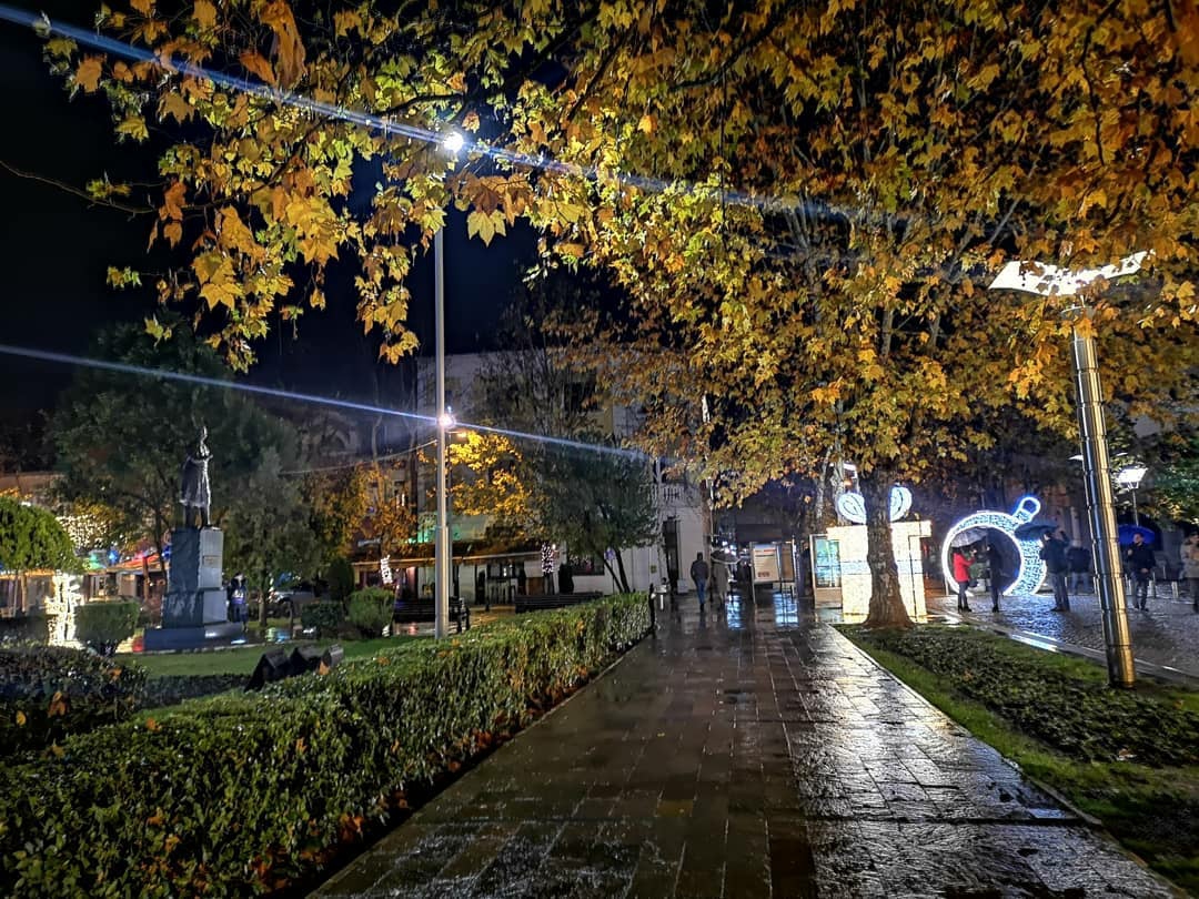Počelo novogodišnje ukrašavanje Podgorice