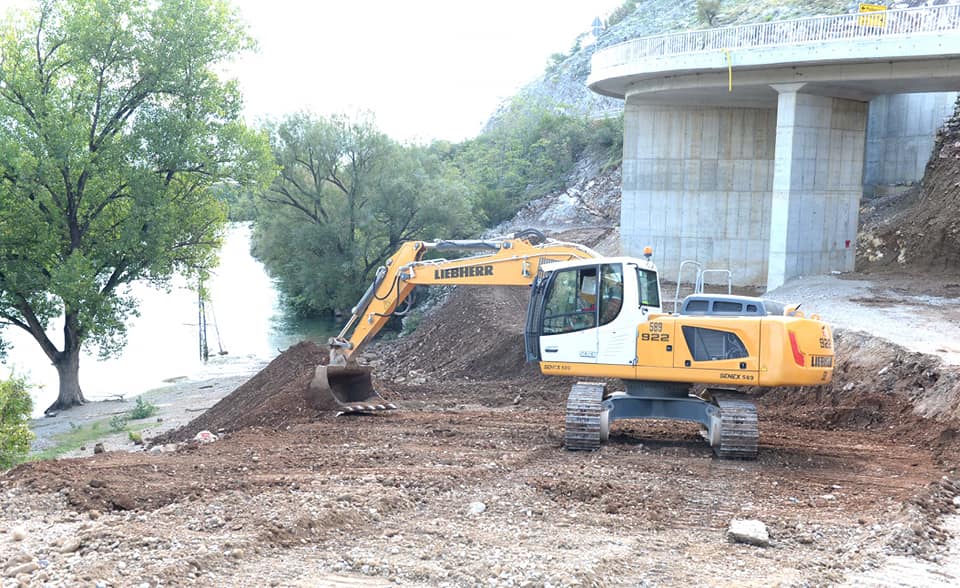 Obilazak radova na uređenju plaže u Rogamima