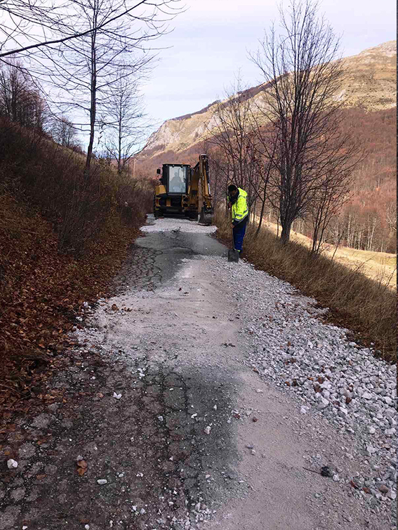Putevi izvode pripremne radove za asfaltiranje putnog pravca Veruša - Mokra u dužini 3.2 km