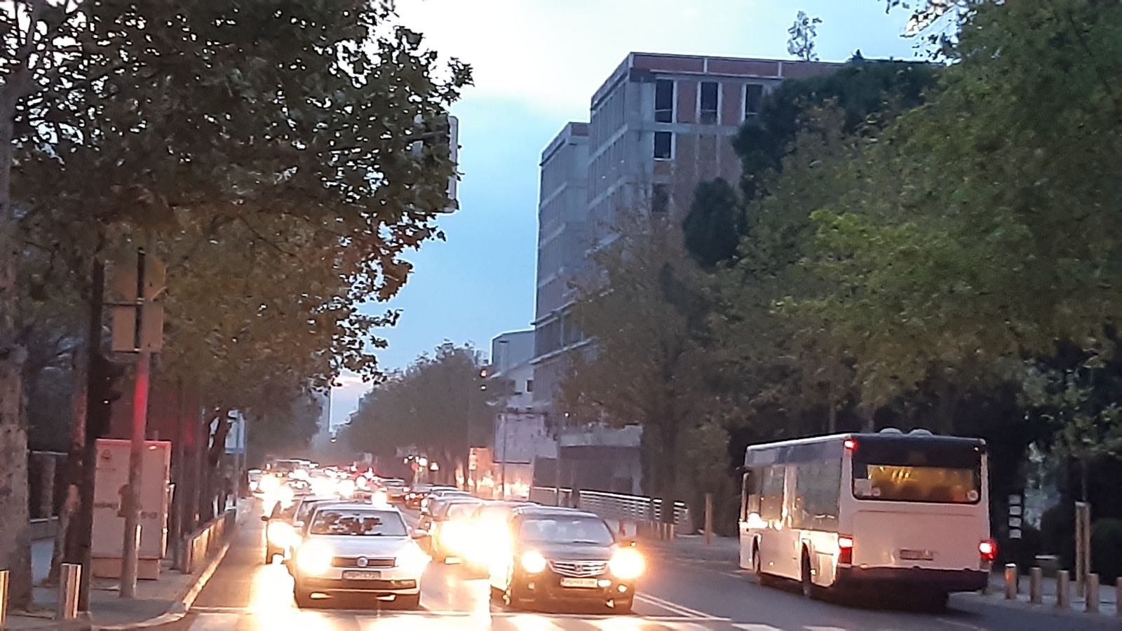 Pojačane kontrole nepropisnog zaustavljanja i parkiranja zbog povećane gužve u saobraćaju