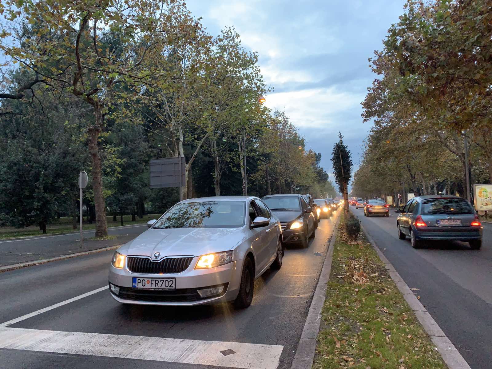 Pojačane kontrole nepropisnog zaustavljanja i parkiranja zbog povećane gužve u saobraćaju