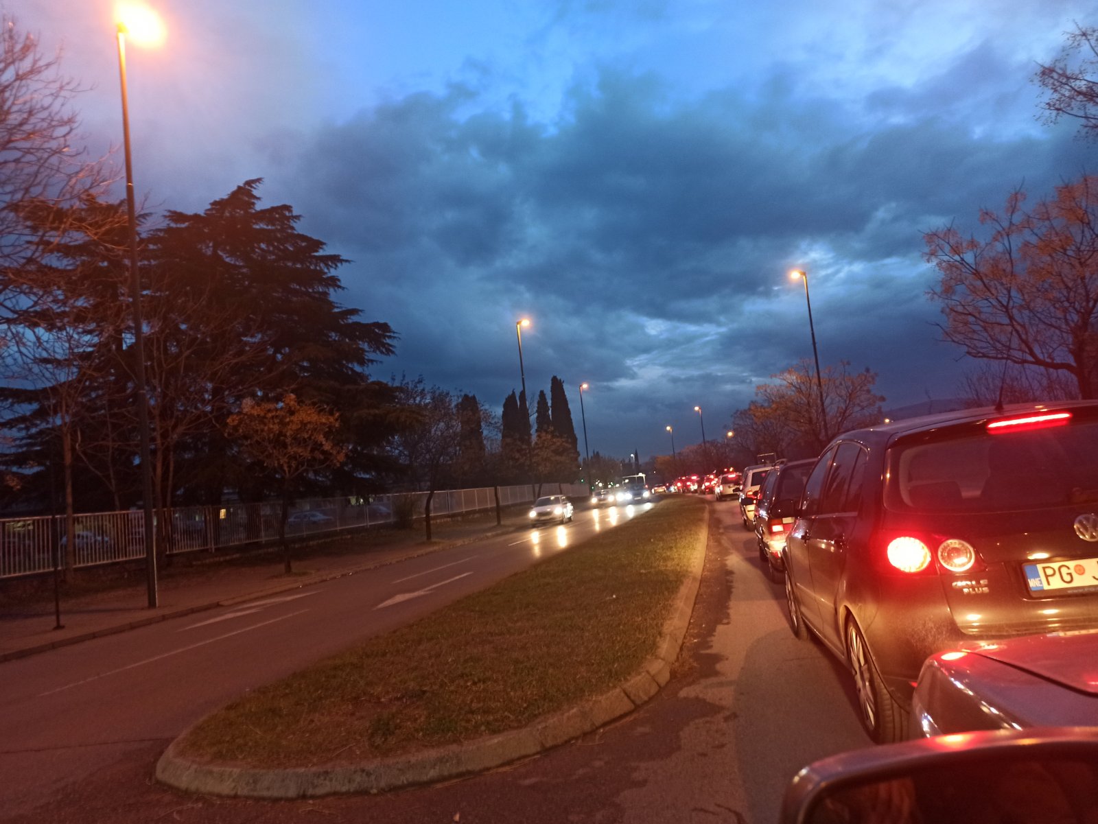 Pojačane kontrole nepropisnog zaustavljanja i parkiranja zbog povećane gužve u saobraćaju